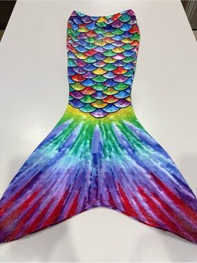 Sun Tails Girls Rainbow Mermaid Tail Costume - Multicolor  Size Small 4T - 5T.